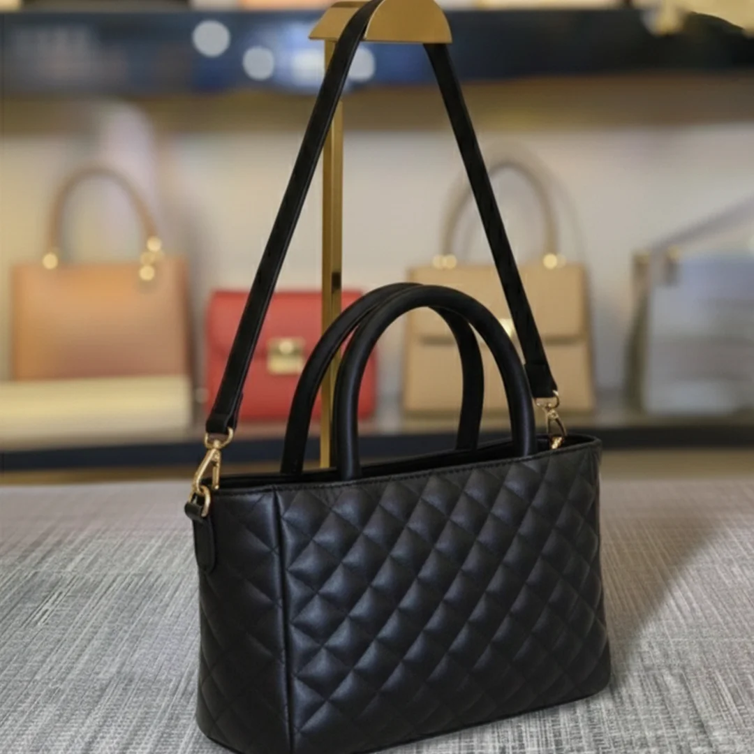 Black quilted leather ladies shoulder bag texture front view – Vibe Totes