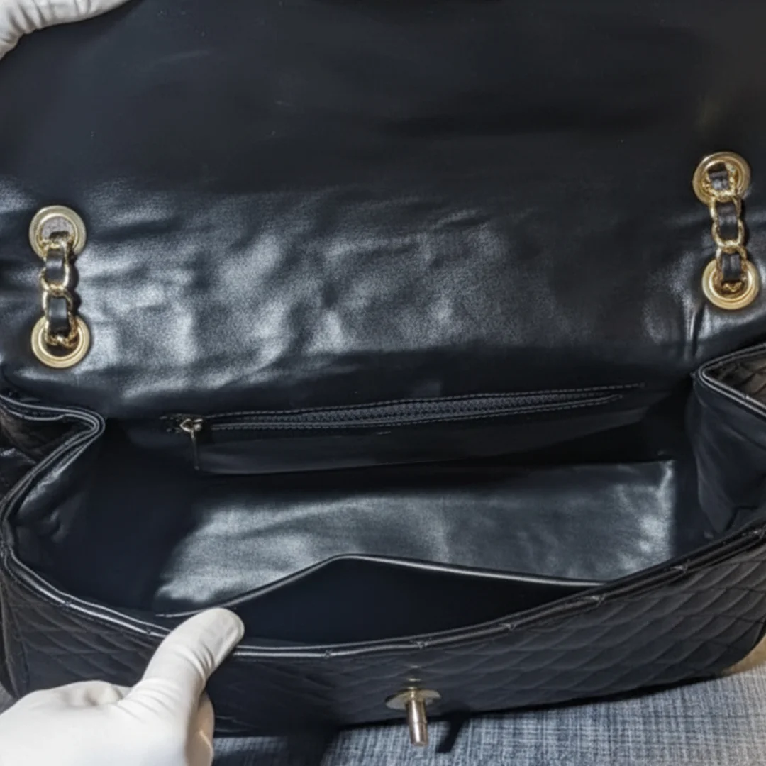 Black quilted ladies shoulder bag with gold chain – inner view