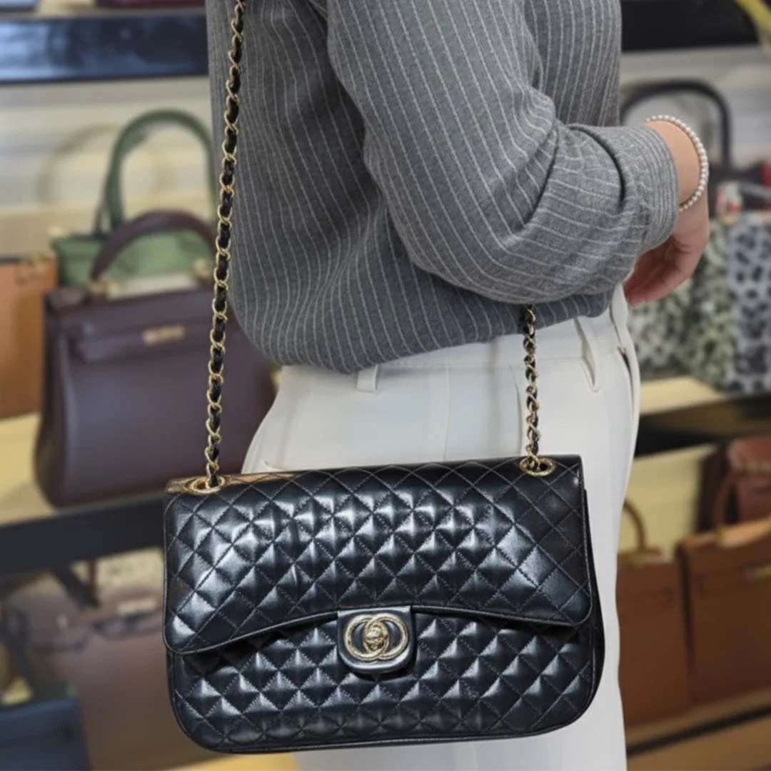 Woman carrying black quilted ladies shoulder bag with gold chain – Vibe Totes