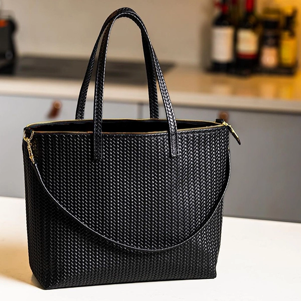 black ladies tote bag in pakistan vibetotes